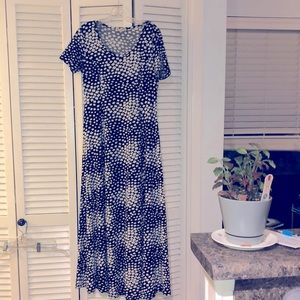 Haani black & white Flowey at the bottom, long dress, size large